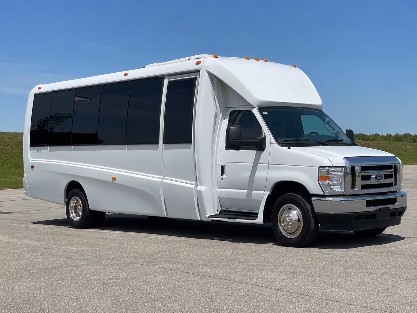 Norfolk Winery Tour & Pub Crawl Transportation party bus exterior